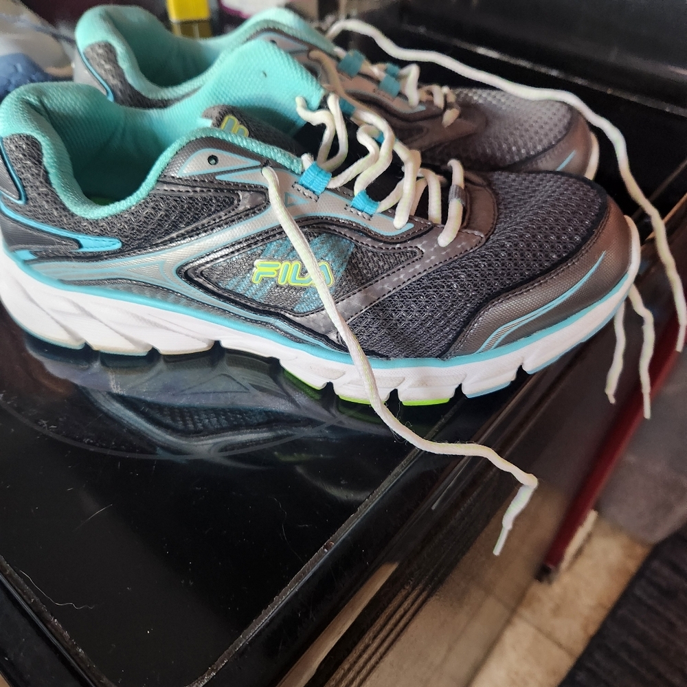 Fila Women’s Memory Slip Resistant Work Shoe Size 11W